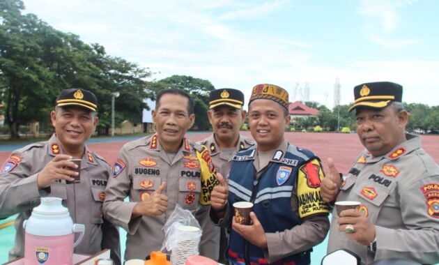 Berbagi Minuman Jahe Gratis, Cara Bripka Ibnu Dengar Keluhan dan Saran Masyarakat