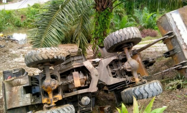 Mobil Pengangkut Alat Berat di Aceh Singkil Jatuh ke Jurang, Dua Penumpang Tewas