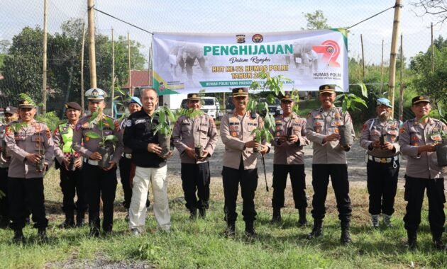 Sambut Hut Humas Polri Ke 72 Polres Aceh Tengah Lakukan Penghijauan Tanam Bibit Buah Buahan dan Pohon Pelindung