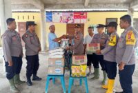 Kapolsek Syamtalira Aron Bantu Masyarakat Korban Banjir