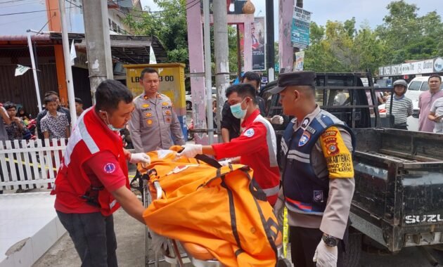 Mobil Pikap Tabrak Tiang Telekomunikasi di Ulee Kareng, Supir Tewas