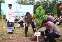 Kapolda Aceh Ikuti Penanaman 10 Juta Pohon bersama Polri
