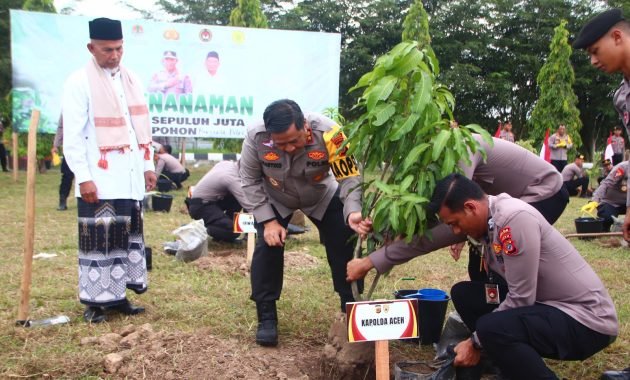 Kapolda Aceh Ikuti Penanaman 10 Juta Pohon bersama Polri