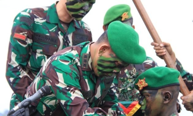 Upacara tradisi Pembaretan Program Studi Kejuruan Tamtama Infanteri (Dikjurta If) Abit Dikmata TNI AD Gelombang I TA 2023