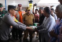 Kapolda Sumut Salurkan Bantuan dan Pastikan Pencarian Korban Longsor di Humbahas