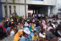 Ratusan Mahasiswa Bawa Paksa Imigran Rohingya ke Kanwil Kemenkumham Aceh