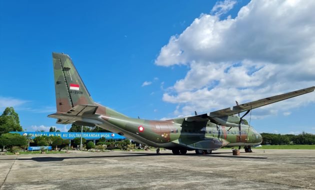 Operasi Laut dan Operasi Udara Bersinergi Di Perairan Aceh  Pesawat TNI AU CN 295 laksanakan Operasi Mata Elang-23