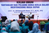 Transformasi Digital dan Tantangan Dunia Kerja: Wamenaker RI Ajak Mahasiswa USK Tingkatkan Literasi Digital