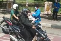 Mahasiswa UIN Ar Raniry dan USK Serentak Bagikan Selebaran Tolak Pelanggar HAM dan Politik Dinasti