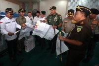 Forkopimda Banda Aceh Pantau Gudang Logistik dan Pelipatan Surat Suara Pemilu 2024