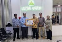 Disdikbud Aceh Besar Terima Penghargaan Kemenkominfo
