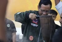 Mahfud MD Saring Kopi Aceh dalam Diskusi ‘Tabrak Prof’ di Banda Aceh