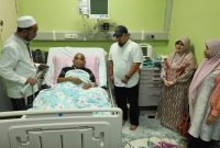 Pj Bupati Aceh Besar Jenguk Waled Seulimuem