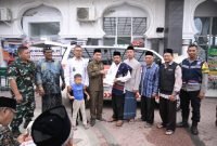 Ketua DPRK Banda Aceh Serahkan Satu Unit Bantuan Mobil Ambulans ke Gampong Lamdingin