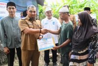 Muhammad Iswanto Letak Batu Pertama Pembangunan Rumah Layak Huni Kolaborasi Islamic Relief dan Baitul Mal Aceh Besar