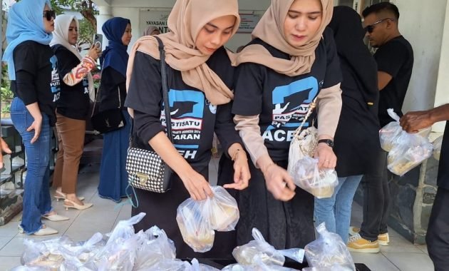 Relawan pastisatu Prabowo Subianto Indonesia satu Aceh, Jumat Berkah Bersama Anak Yatim.