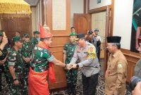 Kapolda Aceh Sambut Kedatangan Kasad di Bandara SIM