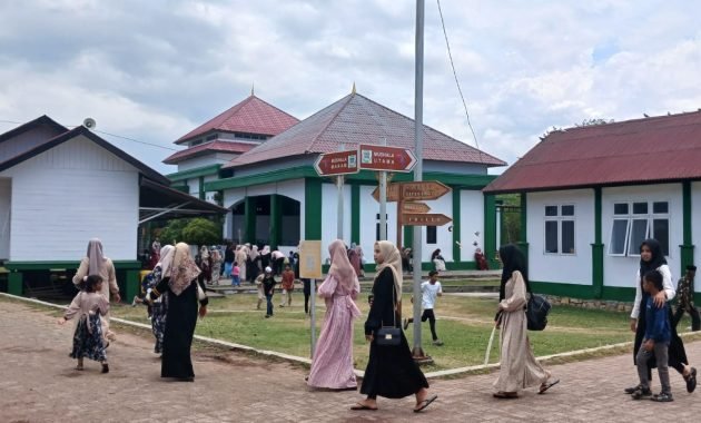 Menjelang Ramadhan, Masyarakat Aceh Antusias Berziarah ke Makam Syiah Kuala