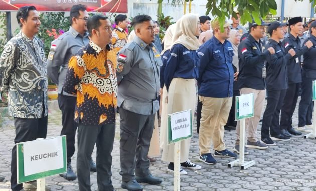 Muspika Lueng Bata Gelar Apel Siaga Linmas Persiapan Keamanan TPS Pemilu 2024