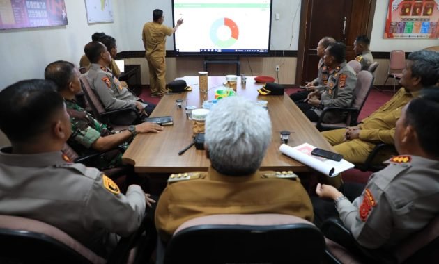 Bersama Pejabat Polda, Pj Bupati Aceh Utara Pantau Persiapan Final Desk Pemilu