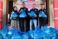 Sambut Ramadhan, Tubinnews Bagikan Sembako ke Anak Yatim dan Masyarakat Kurang Mampu