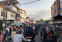 Berburu Takjil, Warga Padati Jalan Garuda Banda Aceh