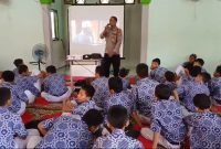 Polsek Baiturrahman Sosialisasikan Pentingnya Taati Aturan Lalu Lintas dan Bahaya Balap Liar di SMP 17 Banda Aceh