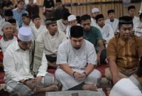 Pj Bupati Aceh Besar Hadiri Peringati Malam Nuzulul Qur’an di Masjid Al Munawwarah