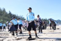 Ditpamobvit Polda Aceh Gelar Minggu Bersih di Pantai Lhoknga