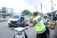 Dirlantas Polda Aceh Turun Langsung Bagikan Takjil dan Paket Beras kepada Masyarakat