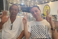 Wisatawan Jerman Nikmati Keunikan Banda Aceh di Angkringan Nayas, Café Modern Pinggiran Krueng Aceh