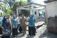 Mellani Serahkan Bantuan untuk Korban Kebakaran Meunasah Manyang