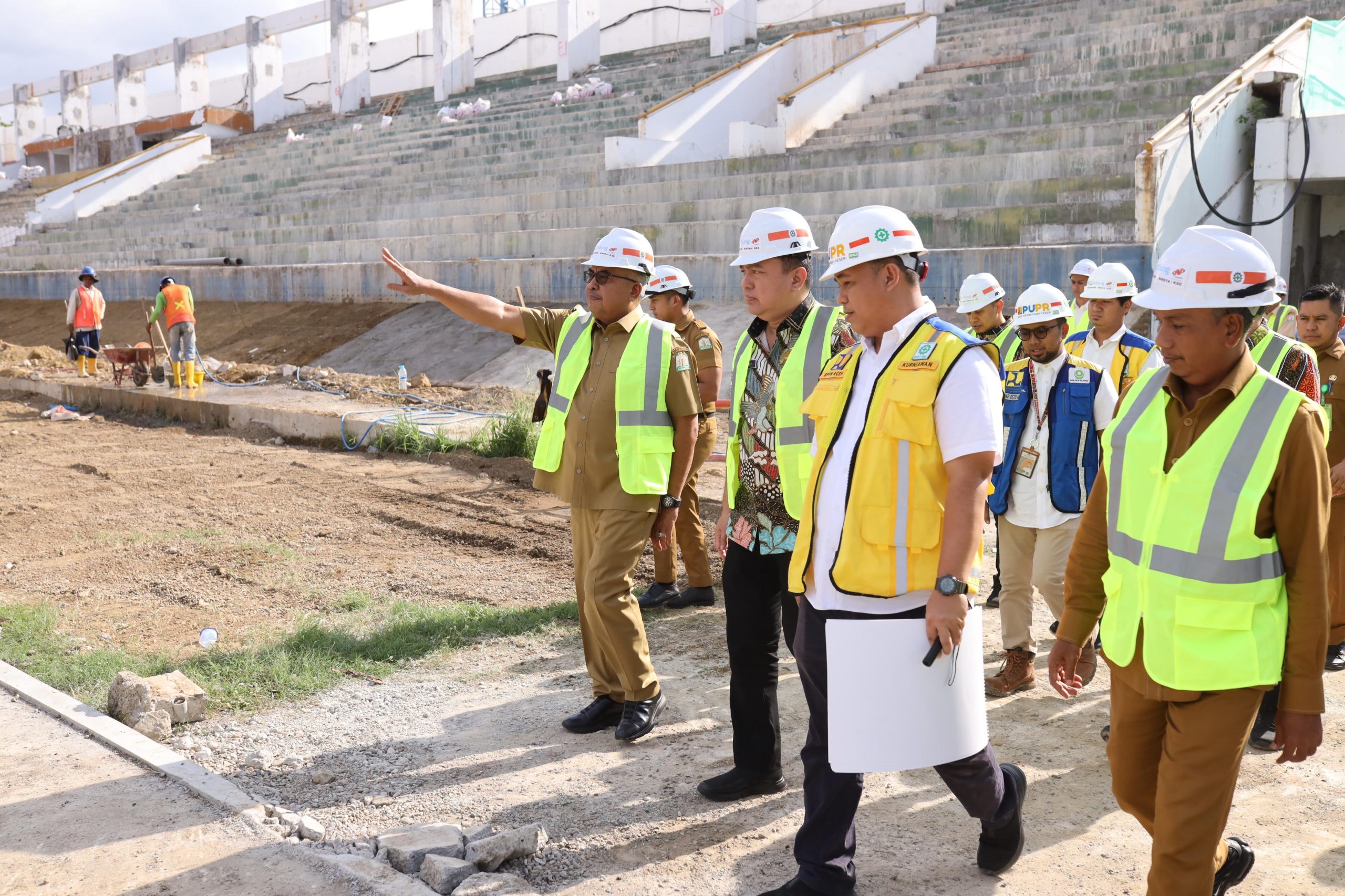 Pj Gubernur Dampingi Irjen Kemendagri Tinjau Stadion Lhong Raya