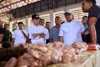 Pj Gubernur Aceh Pantau Stok dan Harga Pangan di Pasar Al Mahirah dan Lambaro