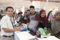 Keuchik Lamteumen Timur Ajak Puluhan Anak Yatim ke Mall untuk Belanja Baju Lebaran”