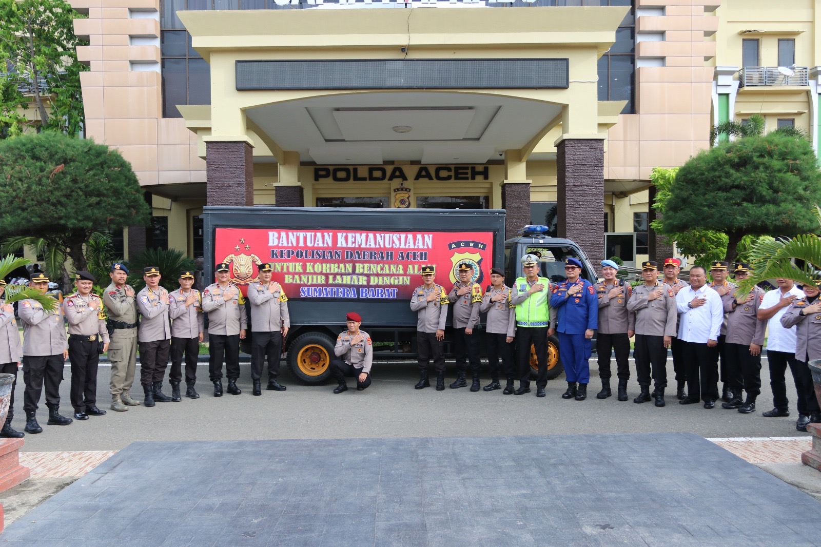 Polda Aceh Kirim Bantuan kemanusian untuk Korban Banjir Lahar Dingin Sumbar