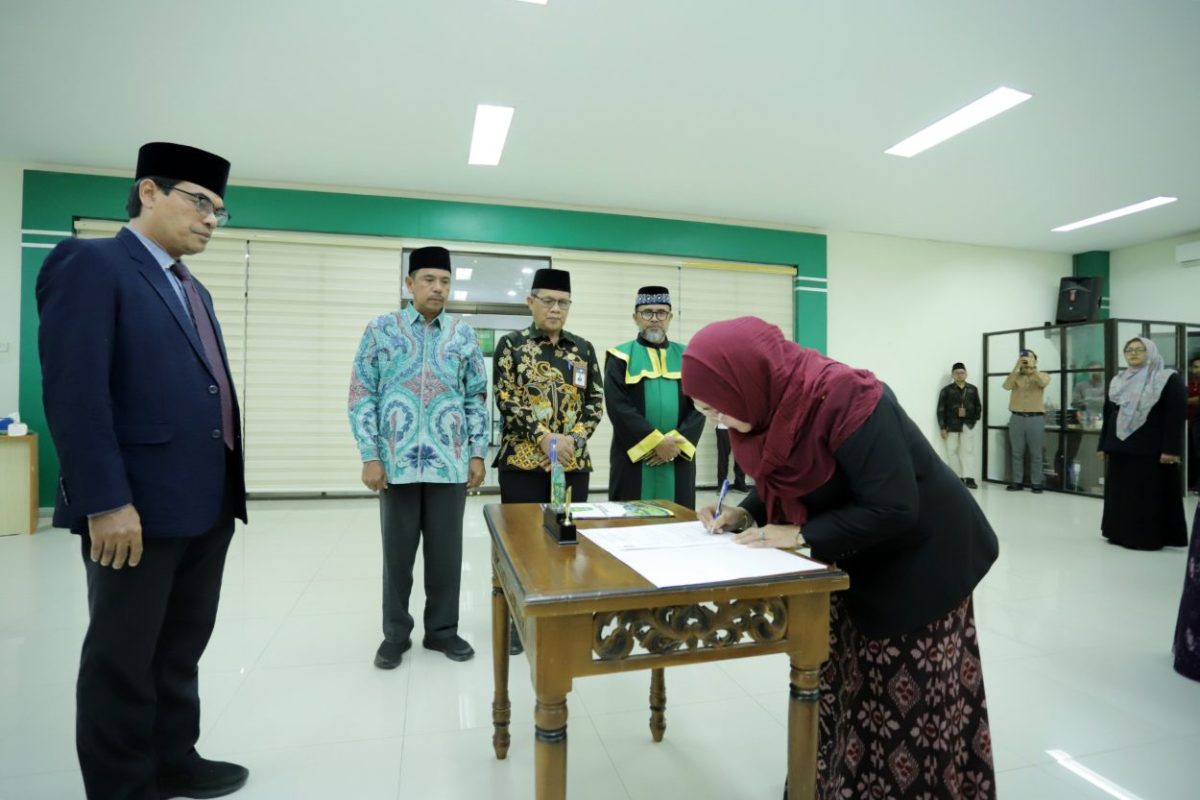 Lantik 10 Pejabat Baru, Rektor UIN Ar-Raniry Ingatkan Peran Penting Pelayanan Prodi