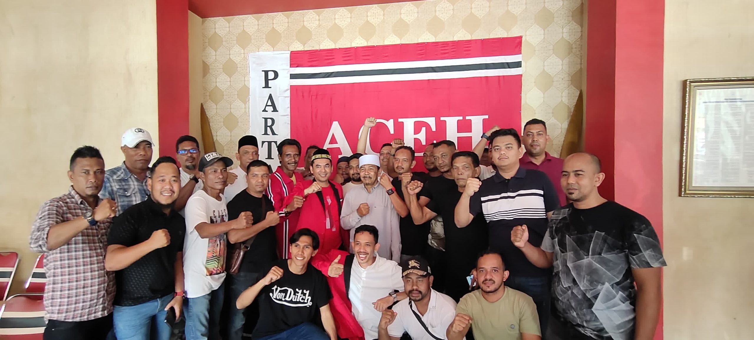 febd887e-7494-4308-8b7a-0681943d2ff4-scaled Sayuti Abubakar Daftar Bakal Calon Walikota Lhokseumawe Ke Partai Aceh