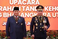 Prabowo Subianto Terima Penghargaan Tanda Kehormatan Bintang Bhayangkara Utama Polri
