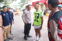 Perjuangan Ayat Suci Mengikuti Tes Tamtama Polri Memakai Sepatu Koyak