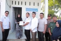 Bupati Aceh Besar Serahkan Dua Unit Rumah Konstruksi Tahan Gempa untuk Yatim dan Dhuafa
