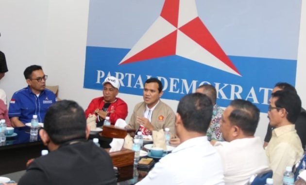 Petinggi Partai Pengusung Mualem Dek Fadh Gelar Rapat Perdana di Kantor DPD Demokrat Aceh