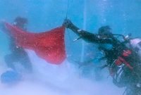 Orca Diving Club dan Orca Dive Center beserta TNI-Polri Kibarkan Bendera di Bawah Laut