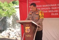 Kapolda Aceh Serahkan Satu Unit Rumah dan Dua MCK kepada Masyarakat