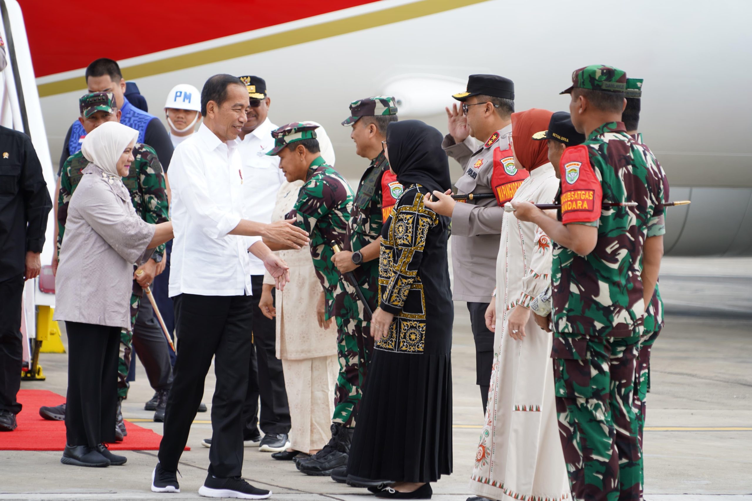 Kapolda Aceh Sambut Kedatangan Presiden Jokowi