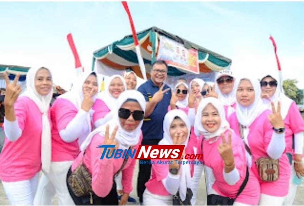 Salam Dua Jari Tanda Kemenangan Dari Emak Emak Buat Asri Ludin Tambunan Dan Lom Lom Suwondo