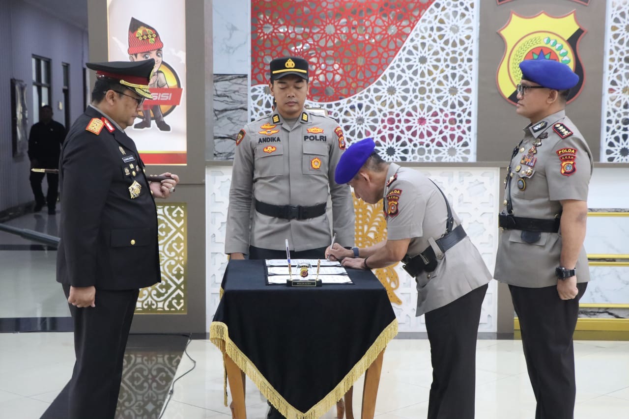 Kapolda Aceh Pimpin Upacara Sertijab Dirpolairud dan Karorena