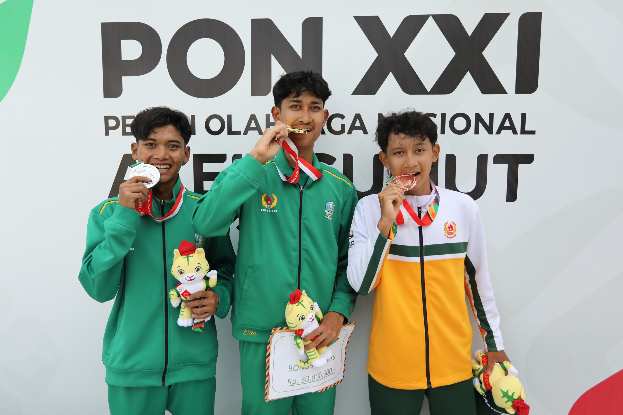 Jatim Tambah 1 Emas Dan 1 Perak di Balap Sepeda Road Race Jarak Jauh Putra