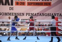 Penonton Antusias Saksikan Laga Semifinal Tinju Putra PON XXI Aceh – Sumut