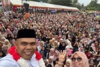 Meski Sempat Hujan, Puluhan Ribu Masyarakat Aceh Selatan Padati Kampanye Akbar Paslon 04 IMAN di Meukek